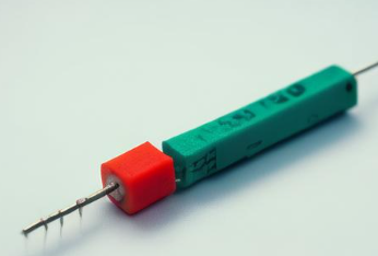 保險絲和壓敏電阻哪個更便宜