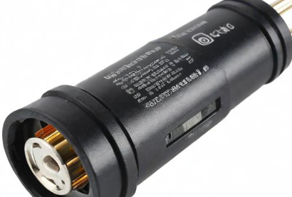 可調電阻三個腳怎么接在電焊板上?
