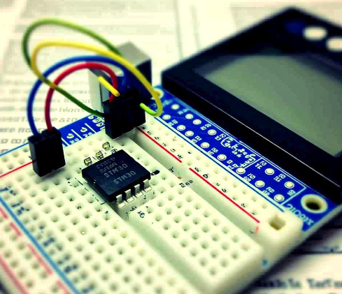 基于STM32单片机的便携式心率血氧体温检测仪系统设计-万用板-（电路图+程序+论文）