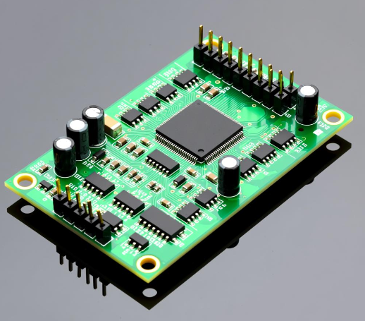 基于 PIC16F886 的5.1声道音频前置放大器（原理图+PCB+代码文件）