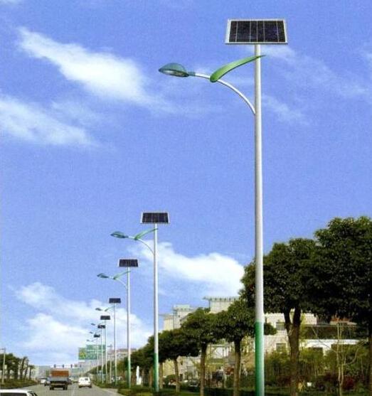 LED太阳能路灯控制器的设计与路灯系统的优化配置