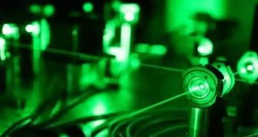 最大规模光量子芯片诞生，一枚“玻璃片”为量子计算提速