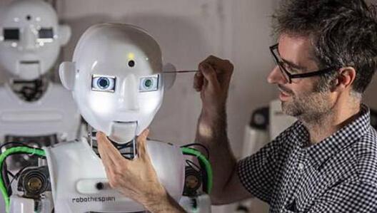 人工智能觉醒 英国研发超逼真机器人