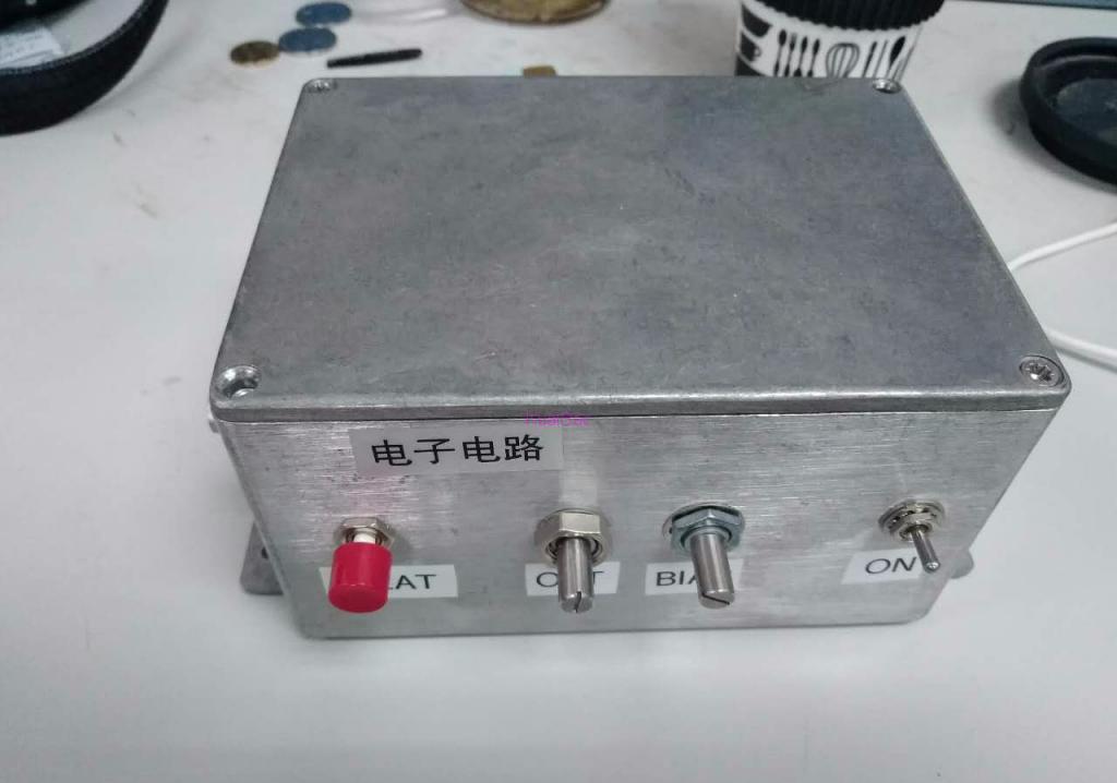 模块板卡：基于AMP主控芯片的高速低噪声模拟信号放大方案
