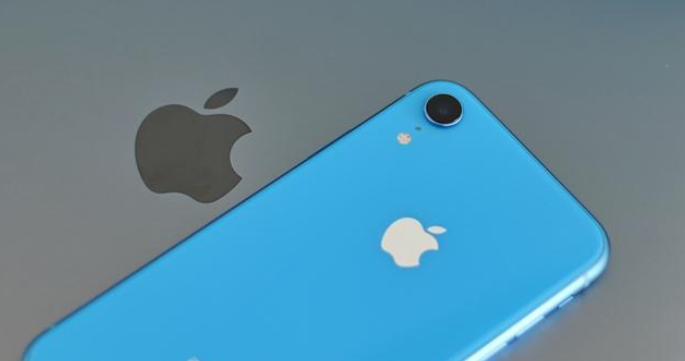 iPhone销量一蹶不振，倒逼苹果走无人走过的路!