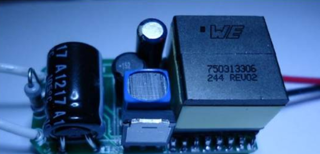 基于OnSemi公司的NCL30081 3.6W反激式阶梯可调光LED设计方案