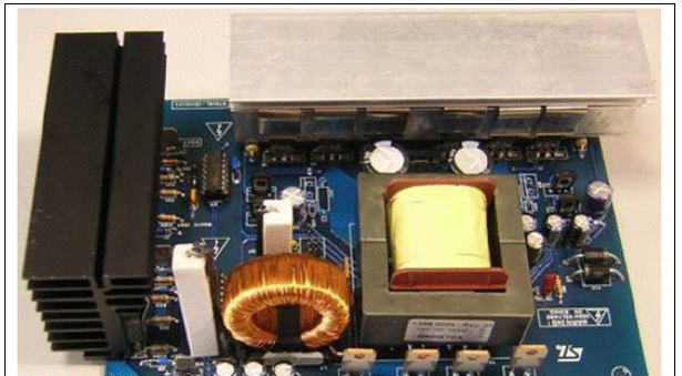 ST STEVAL-ISV001V1 1kW逆变器解决方案