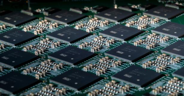 Intel 64芯片神经拟态系统问市，速度与效率飙升