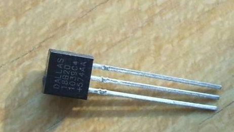 ST - MEMS芯片整合加速度计与高准确度温度传感器