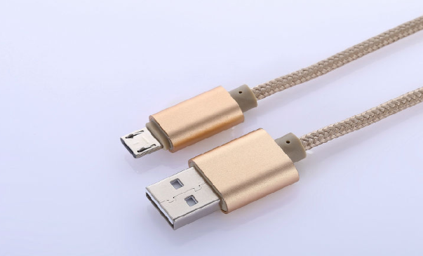 外媒：从明年起iPhone和iPad将采用USB-C接口