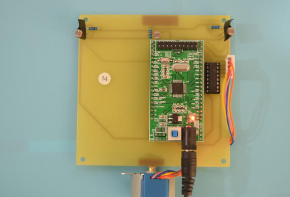基于STM32单片机太阳能电池板追日光跟踪系统的电路方案设计(全套资料)