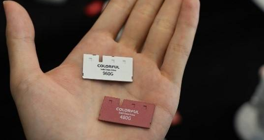 七彩虹/江波龙联合发布全球最小尺寸 SATA SSD