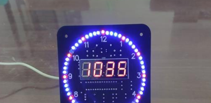基于STC15设计的旋转LED电子钟，根据环境光线调整显示亮度（电路图+源码+bom表）