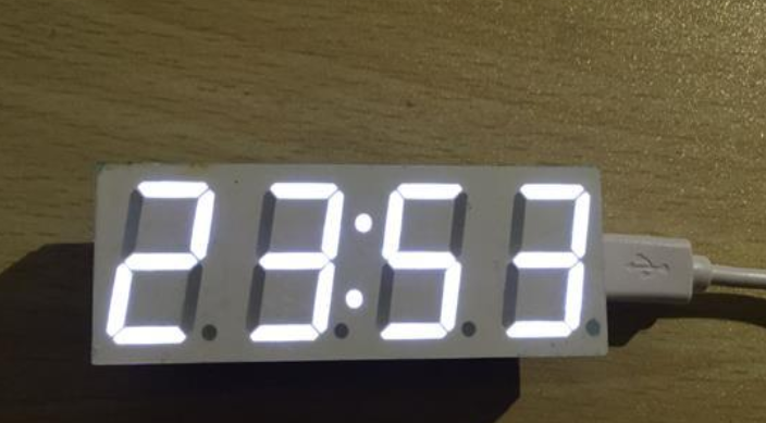 基于STM32的高精度LED电子时钟