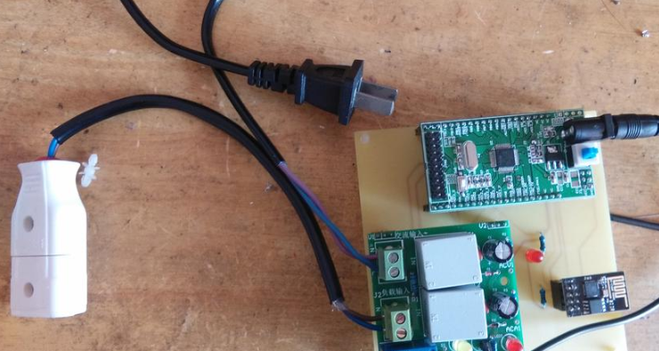 基于STM32单片机智能手表手环GSM短信上报GPS定位校时+烟雾检测设计-(原理图+程序源码)