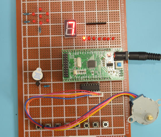 基于STM32单片机的模拟智能电梯步进电机控制数码管显示设计-万用板-原理图+PCB图+程序源码3
