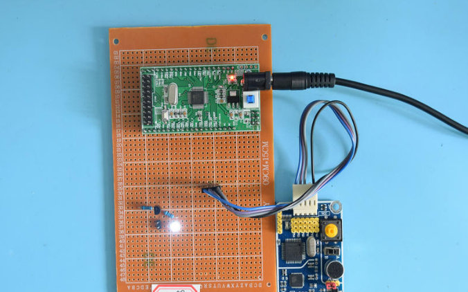 基于STM32单片机的语音识别控制PWM灯亮度亮灭智能台灯设计-万用板-电路图+程序+论文99
