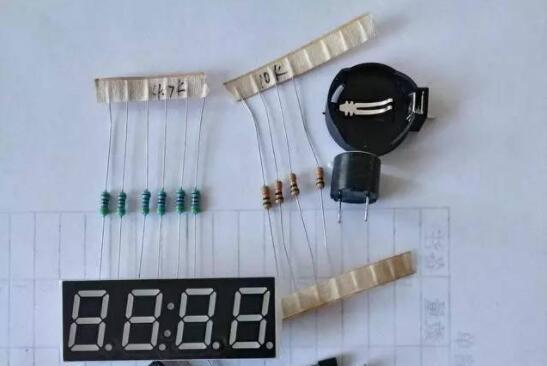 基于STC15w408AS单片机+DS1302时钟芯片的电子时钟的设计方案