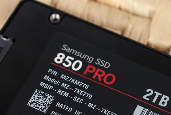 8颗256G闪存与机械硬盘比容量 三星2TB 850Pro SSD全面评测