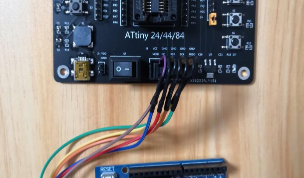 ATtiny 24/44/84A 开发板电路、例程及使用说明（基于Arduino IDE）