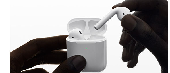苹果要把 AirPods 耳机打造成健康设备：可监测体温和姿势，可作为助听器