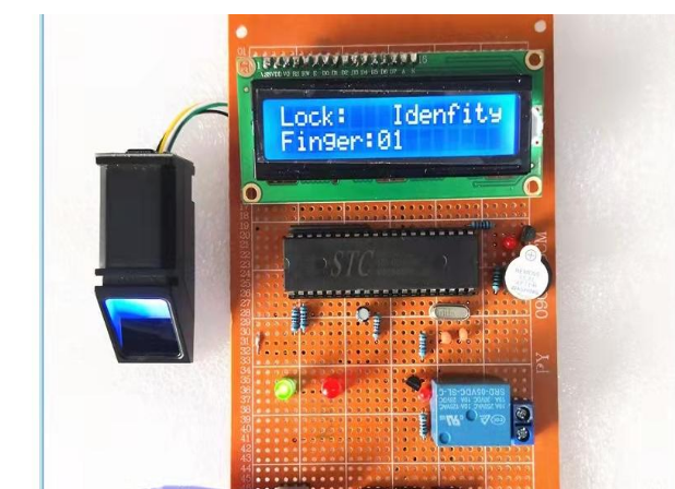 基于51單片機的指紋識別電子密碼鎖-LCD1602顯示（程序+原理圖+BOM+論文）