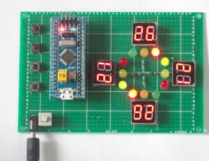 交通灯电路图：信号发生器、计时器、控制逻辑和显示装置