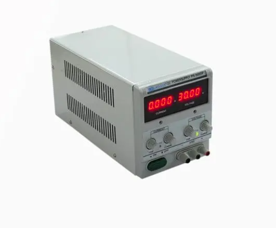 7805制作3—12v可调稳压电源