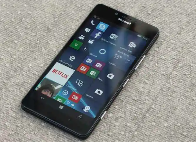 Lumia 950：设计与外观、操作系统与界面、摄影与影音、性能与续航