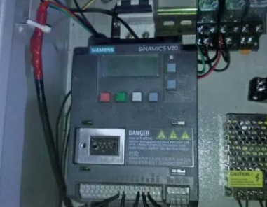 西门子变频器接线图概述、控制信号传输、保护与安全、调试与维修