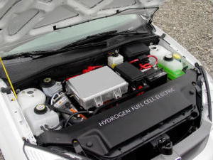 燃料电池福特福克斯汽车的引擎盖下