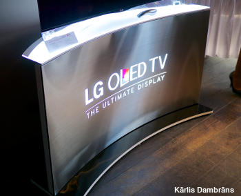 曲面屏幕 LG OLED 电视。