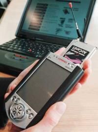 无线上网卡有许多不同的风格，比如这个用于PDA的。
