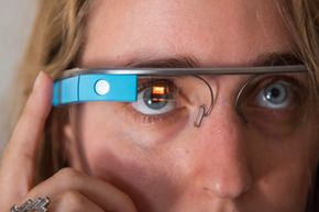 谷歌眼镜是一款可穿戴计算机，可以响应触摸和语音命令。这是一个原型资源管理器版本。