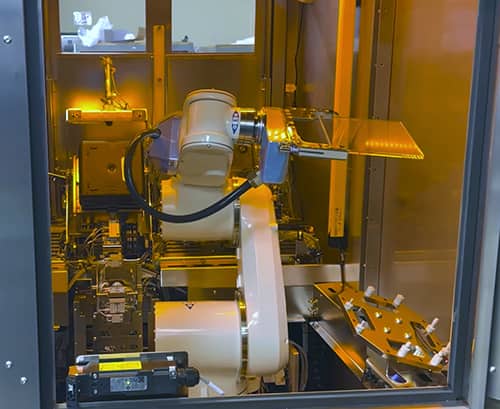 Jabil Precision Automation Solutions 机器中的六轴机器人图片