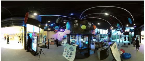虫洞 VR 体验店面积是 120 平方米，有 8 台设备.png