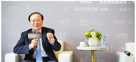 中国国际经济交流中心副理事长、商务部原副部长魏建国围绕“中美贸易战的危机与机遇”发表了演讲。.png