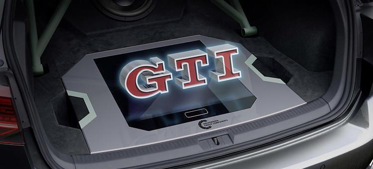 ▲Golf GTI Aurora的车用全像3D投影模块，使用者可直接裸视并且透过手势来控制音响系统。