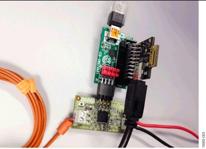 连接至USB-SWD/UART板和SEGGER J-Link-Lite板的EVAL-CN0300-EB1Z板